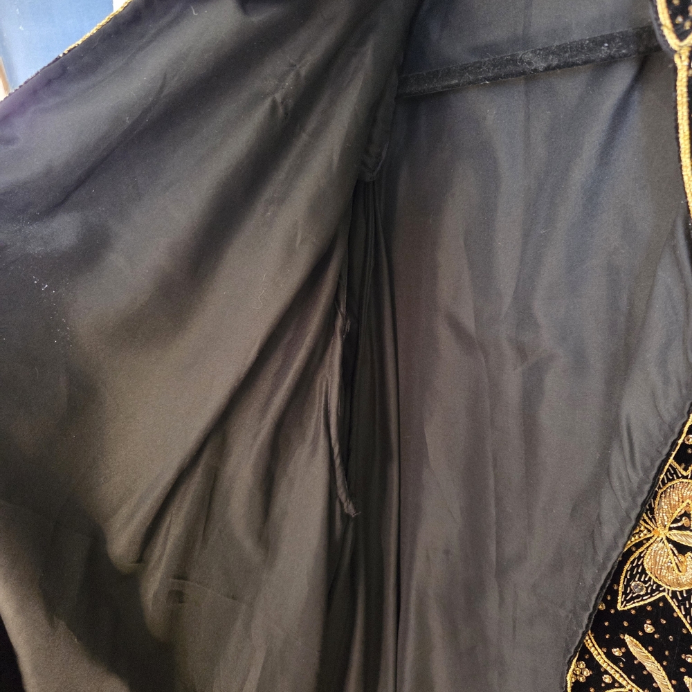 Vintage 40s Black 100% Silk Velvet Coat/kaftan with Gold Embroidery - Picture 7 of 8